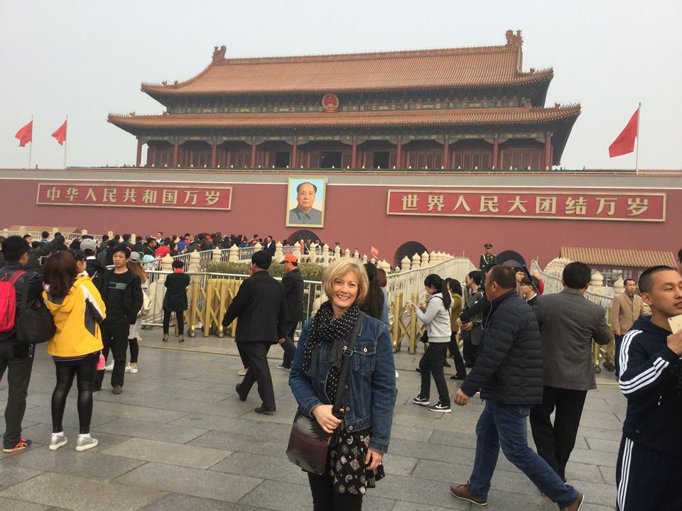 Parkland Faculty in front of Chinese building